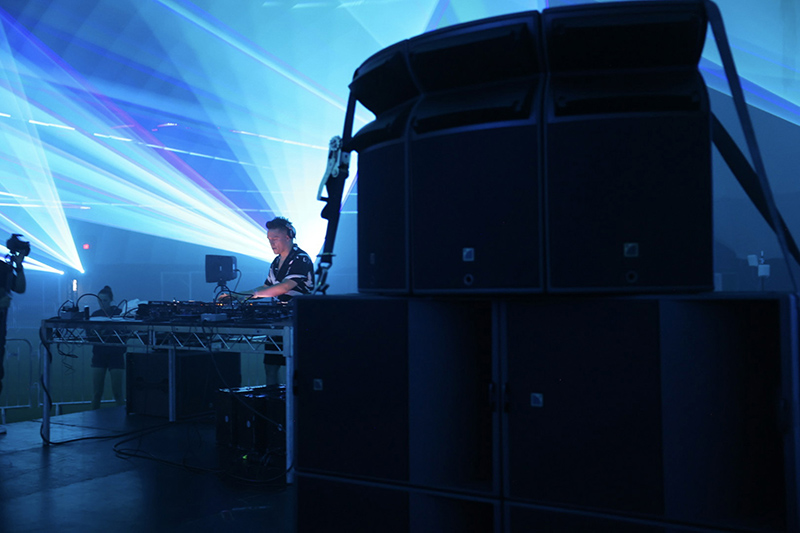 The Chill Dome’s system consisted of three L-Acoustics A15 tops per side working in harmony with four KS21 subs per side