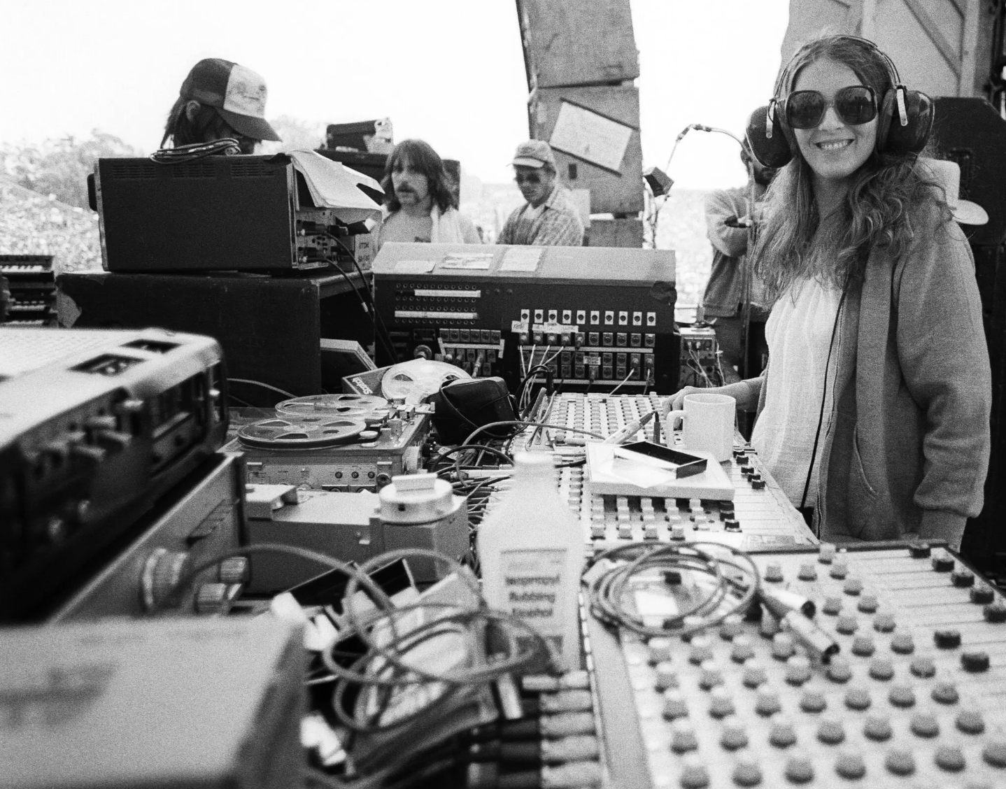 Betty Cantor-Jackson in 1978. “We don’t always have to fade away, you know,” she said. “I’ll do this until I can’t crawl in there.”Credit...Ed Perlstein/Redferns, via Getty Images